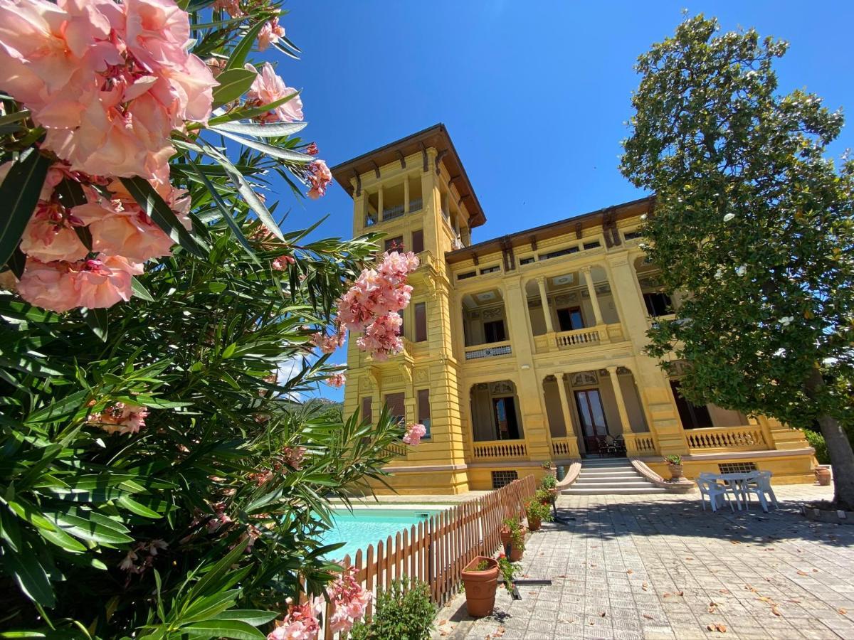Villa Moorings Barga Exterior foto